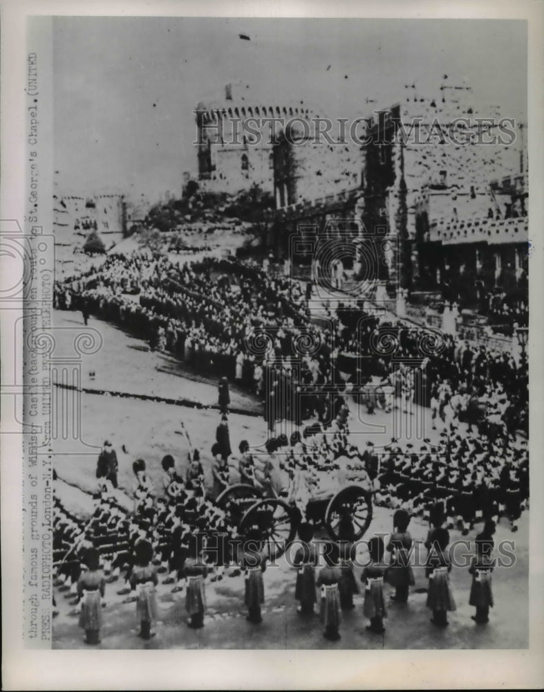 Load image into Gallery viewer, 1952 Press Photo King George VI Funeral Procession, Windsor Castle, England
