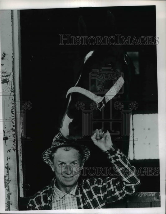 1962 Press Photo Horse Greek Money & foreman Melvin Mowrey- Historic Images