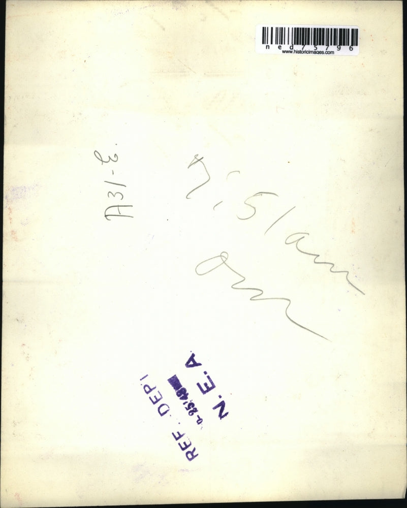 1948 Press Photo Crewmen of tanker Esso Manhattan chipping ice from catwalk