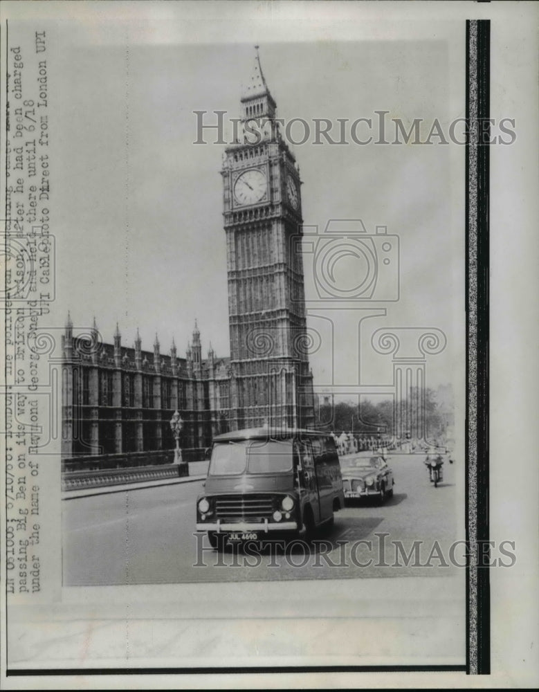 1968 Press Photo The Big Ben Tower was passed by the police van