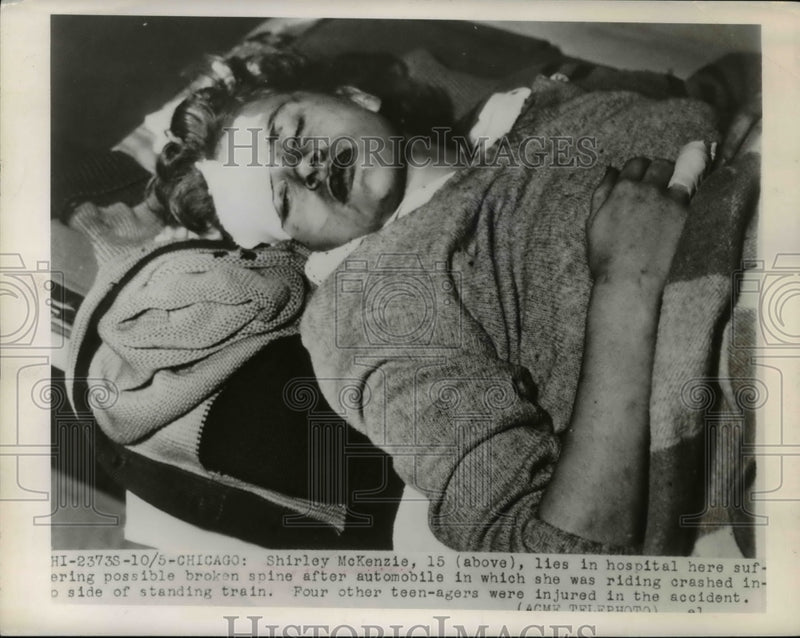 Load image into Gallery viewer, 1948 Press Photo Shirley McKenzie with broken spine from automobile accident
