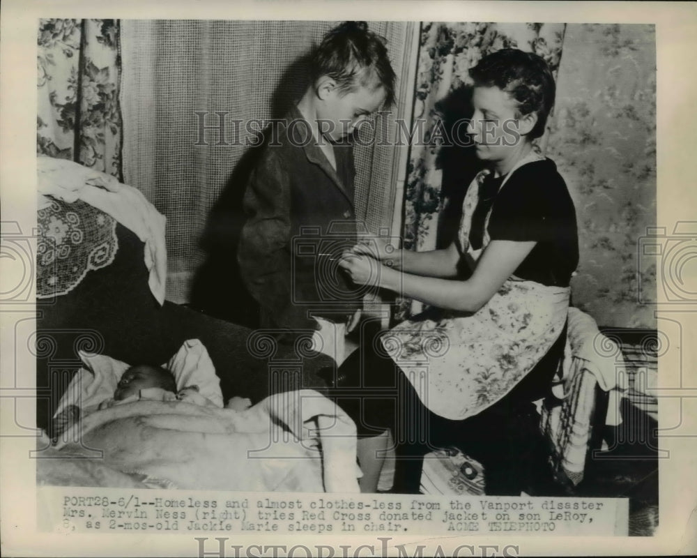 1948 Press Photo Mrs. Mervin Ness & son Leroy