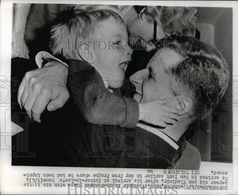 Load image into Gallery viewer, 1967 Press Photo Czech Prisoner Vladamir Kazan-Komarek &amp; Son Donald, New York
