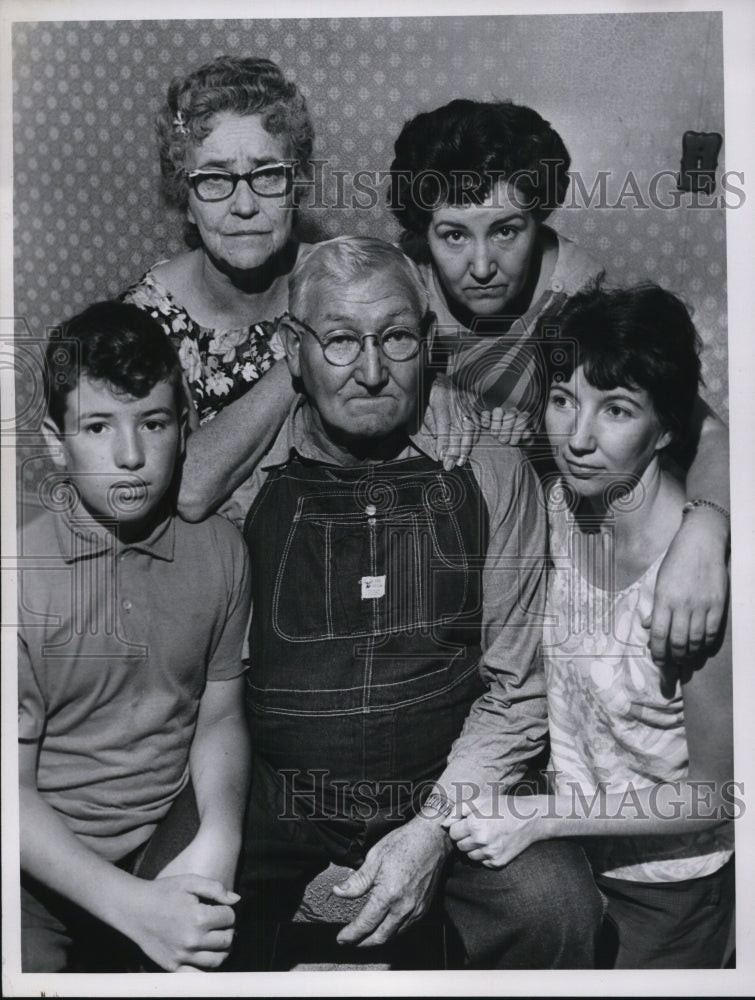 1968 Press Photo Posing for Family Picture