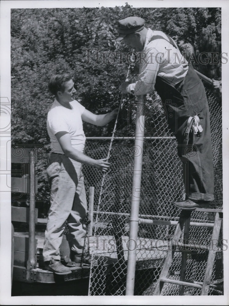 1958 Press Photo Albert Harris, 23, and Kenneth Blake, 41.