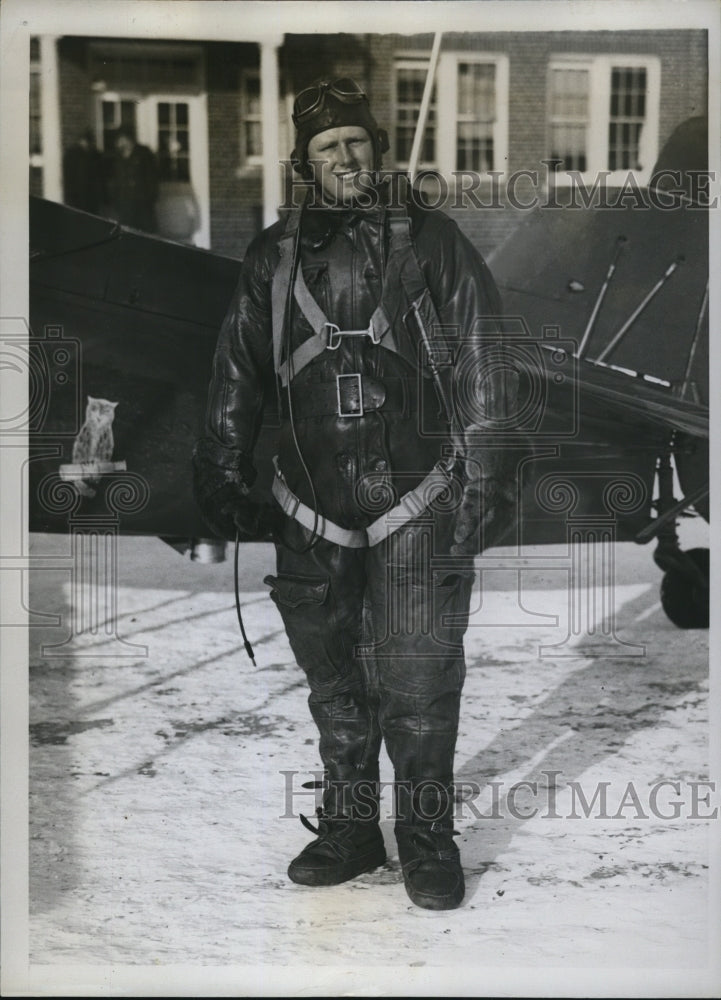 1934 Press Photo Lieut. Edward Allee at Neward, New Jersey, Airport - ned76902