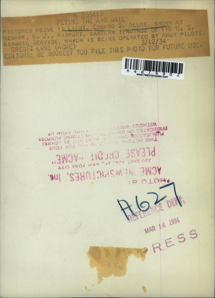 1934 Press Photo Lieut. Edward Allee at Neward, New Jersey, Airport - ned76902