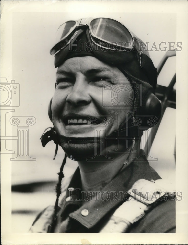 Load image into Gallery viewer, Press Photo Flying Cadet smiling and looking upwards - ned76908
