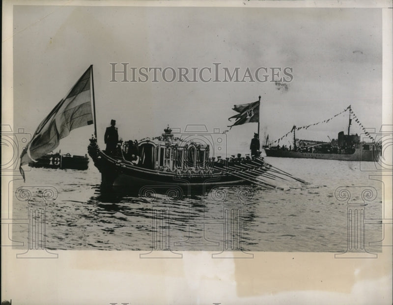 Load image into Gallery viewer, 1938 Press Photo King Gustav Goes To Birthday Lunch In Stockholm Sweden
