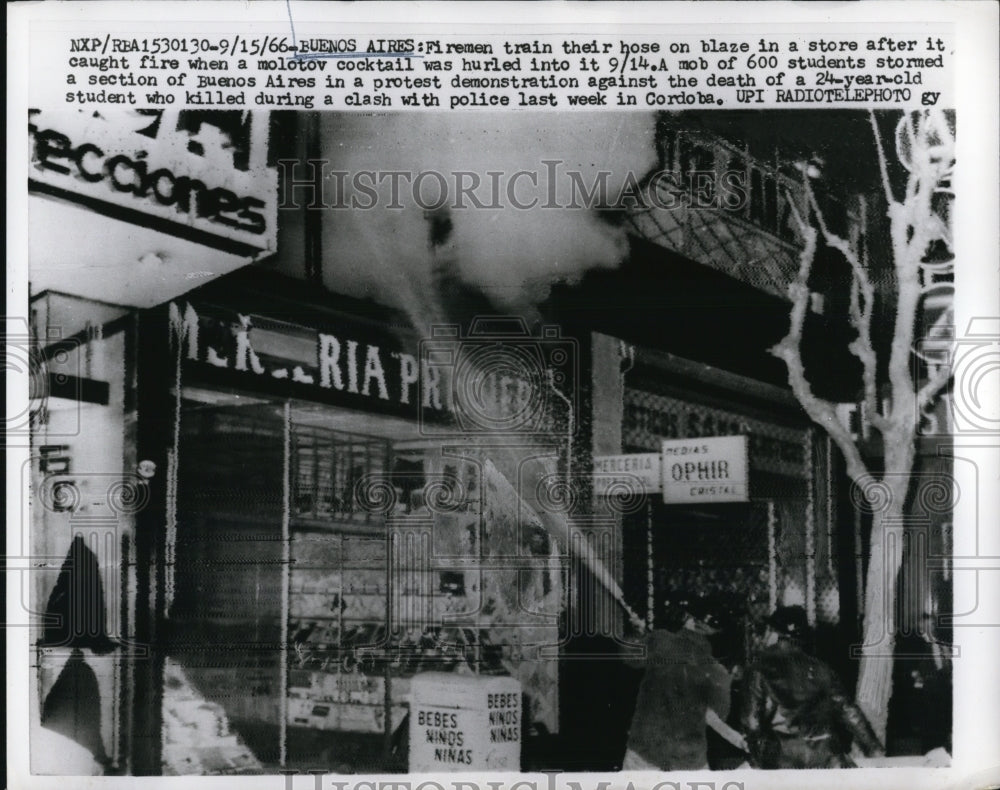 1966 Press Photo Buenos Aires firemen battle blaze in a store- Historic Images