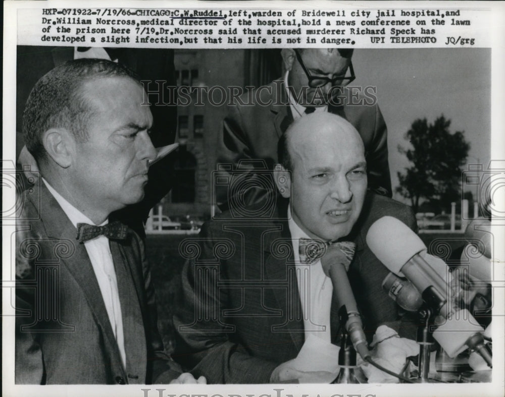 1966 Press Photo Chicago CW Ruddel warden Bridewell jail & Dr Wm Norcross