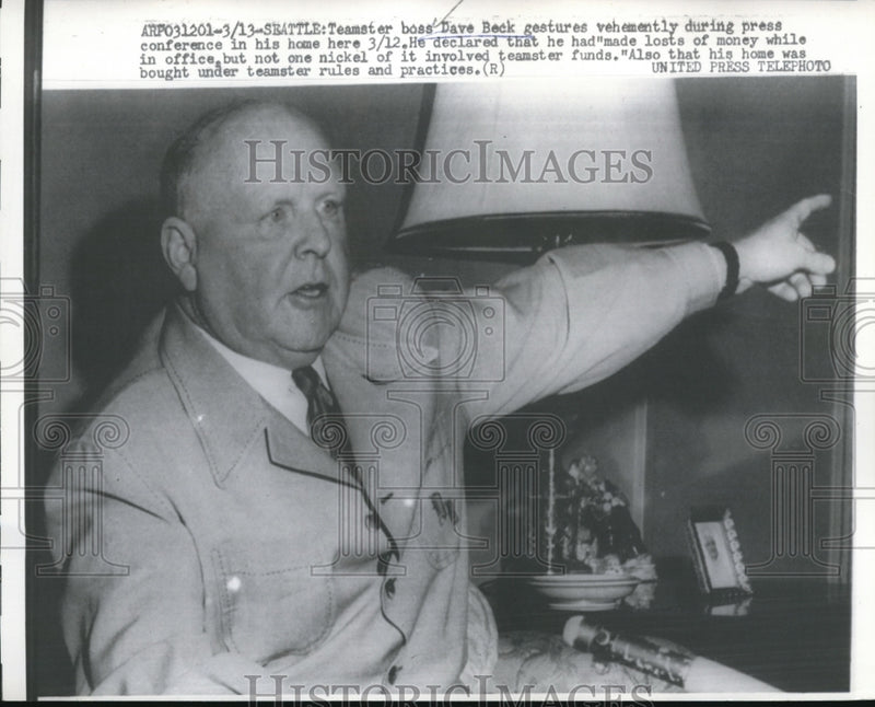 Load image into Gallery viewer, 1957 Press Photo Teamster boss Dave Beck during press conference on his home

