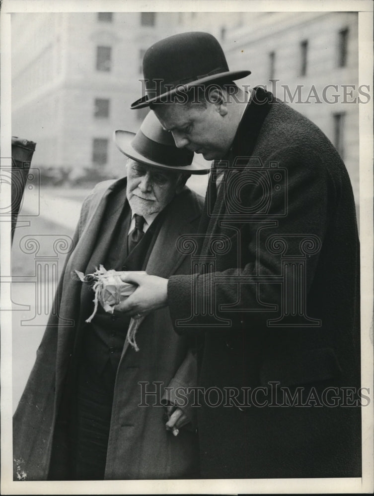 1932 Press Photo Howard Ogle Holding Bomb Sent to Dr. Julius Klein