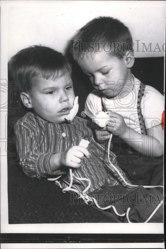 Load image into Gallery viewer, 1957 Press Photo Raymond Otto with Brother Alan after Biting into Wire
