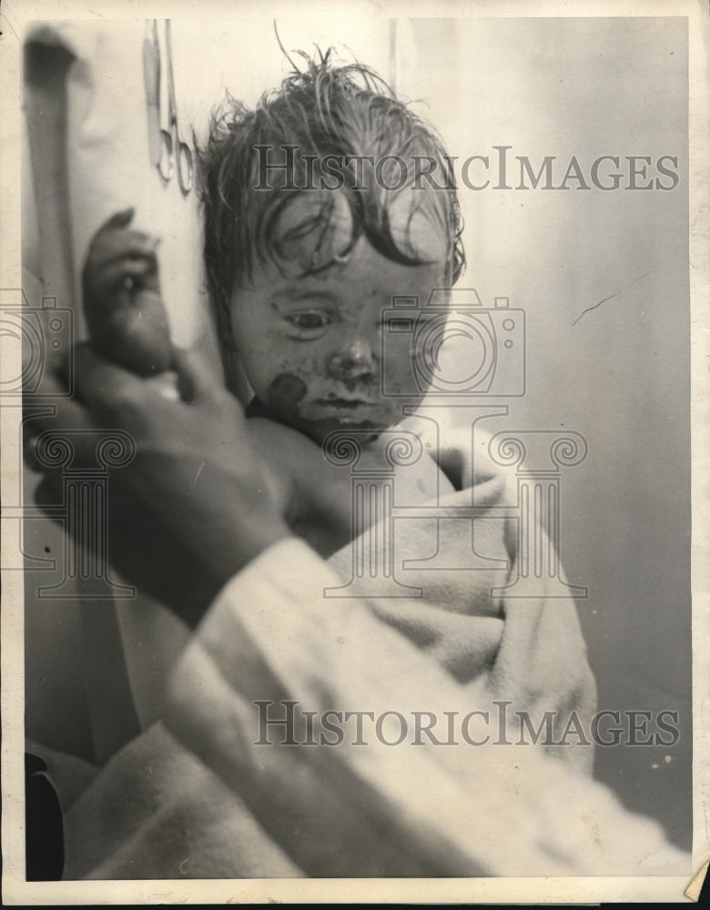 Load image into Gallery viewer, 1925 Press Photo Baby Mary McCarthy, Only Surviving Family Member in Accident
