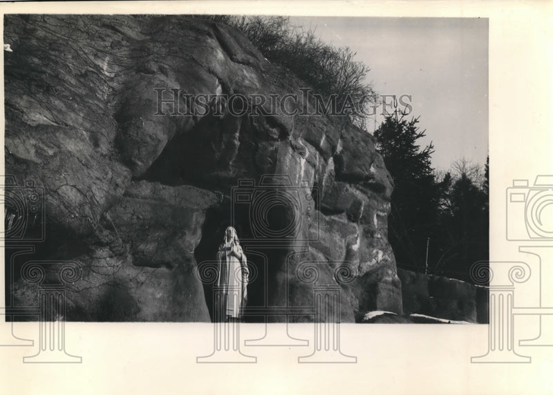 Load image into Gallery viewer, 1956 Press Photo Shrine of St. Mary
