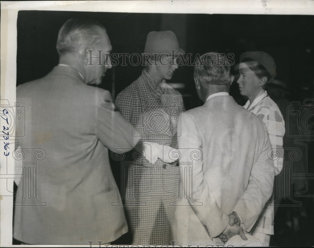 1934 Press Photo Mrs. Anna Roosevelt Dall with two secret service men