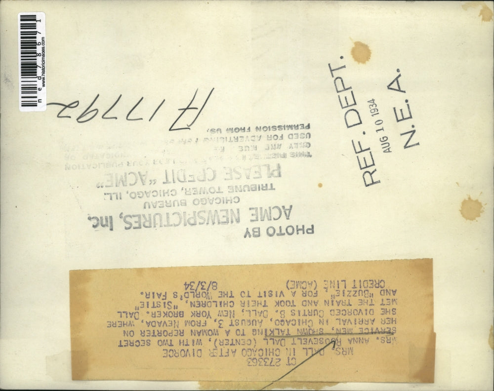 1934 Press Photo Mrs. Anna Roosevelt Dall with two secret service men