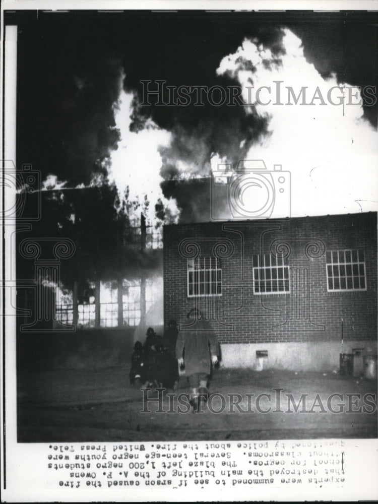 1957 Press Photo Experts to investigate if arson caused fire to bldg A.F. Owens