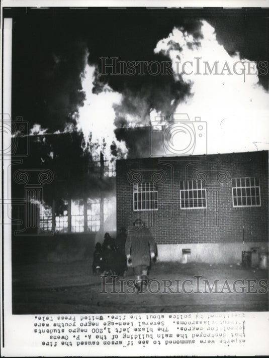 1957 Press Photo Experts to investigate if arson caused fire to bldg A.F. Owens