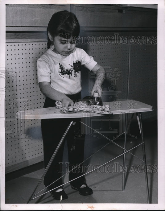 1957 Press Photo Sherrie Elaine Lubert practicing how to be responsible