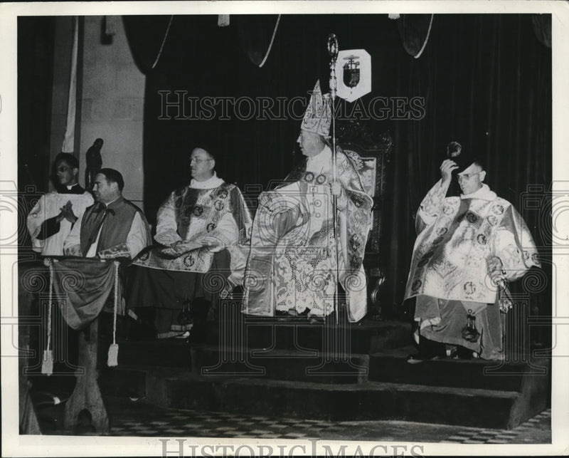 Load image into Gallery viewer, 1937 Press Photo Edward Cardinal Mooney, archbishop of Detroit at installment
