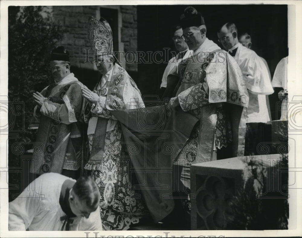 1937 Press Photo Edward Cardinal Mooney, archbishop of Detroit & chaplains