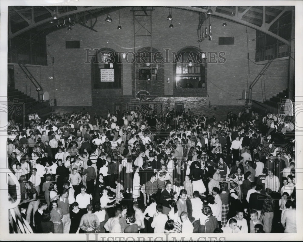 1958 Press Photo Kansas City Missouri, high school dance