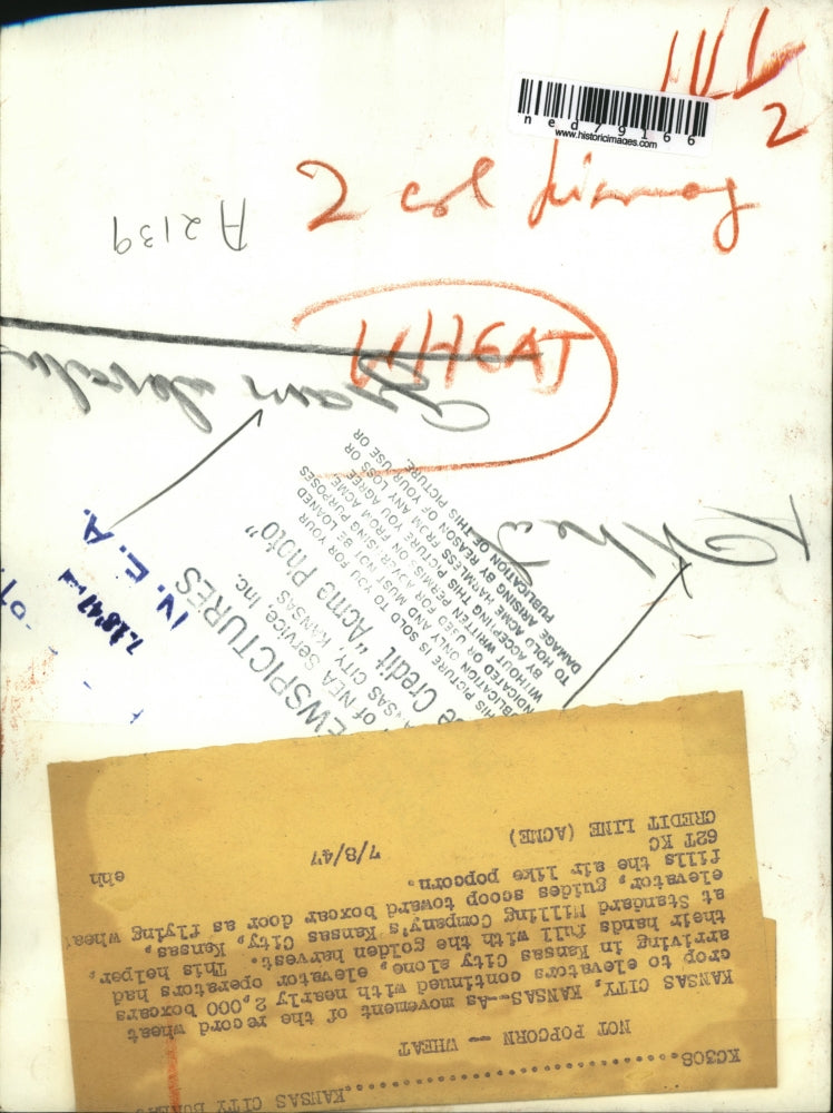 1947 Press Photo Kansas City Kansas This helper at Standard Milling Company