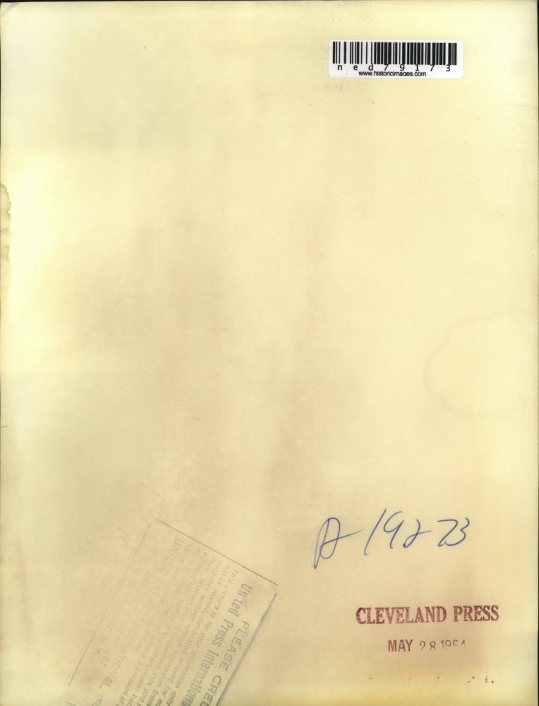 1964 Press Photo Redding Calif holding an arrow under his arm Senator Barry