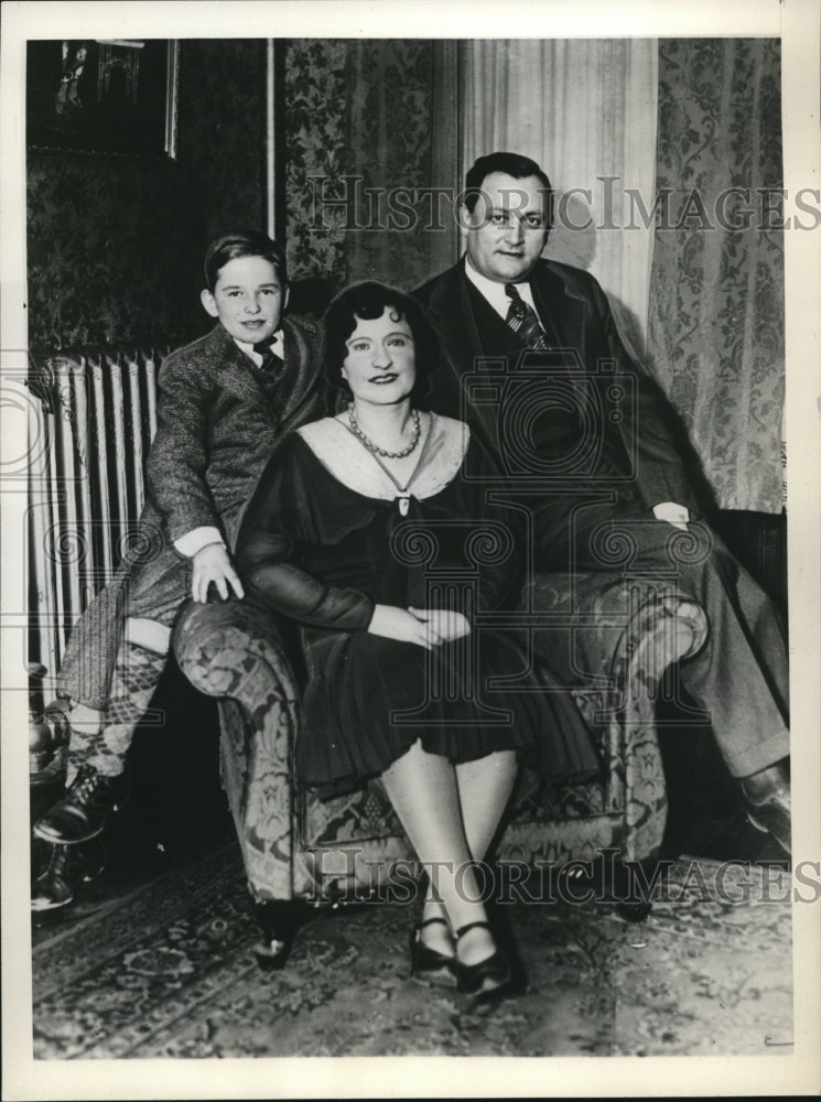1931 Press Photo New York Revenue Chief William Duggan, Wife & Son