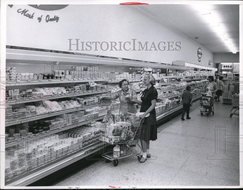 Load image into Gallery viewer, 1964 Press Photo Pick-n-Pay Southgate

