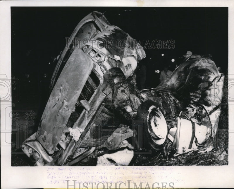 Load image into Gallery viewer, 1957 Press Photo Two cars in anaccident at Benson Ill. killed 11 person.

