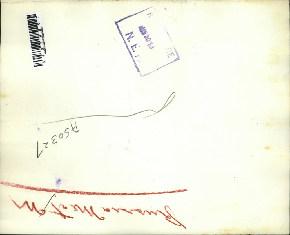 1954 Press Photo Russian housewives buy a very little meat