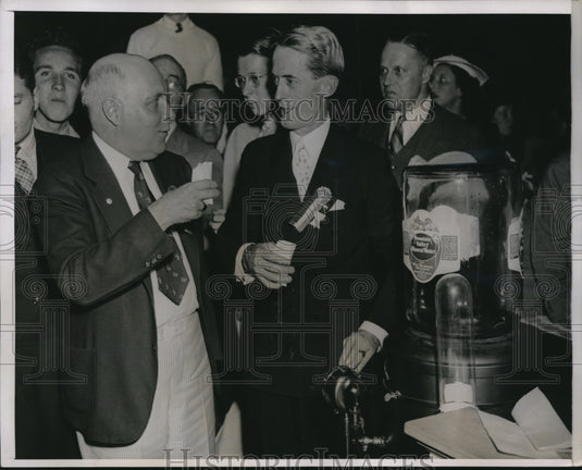 1936 Press Photo Secretary Marvin McIntyre Conversing With Kenneth Romney