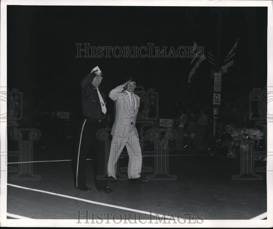 1954 Press Photo Secy of the Interior Douglas McKay and Oregon State Commader