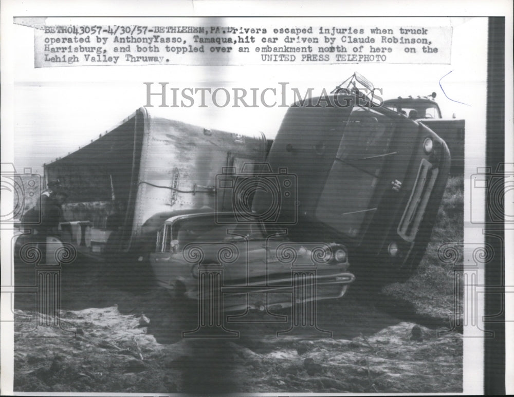 1957 Press Photo Drivers escaped injuries when truck hits the car- Historic Images