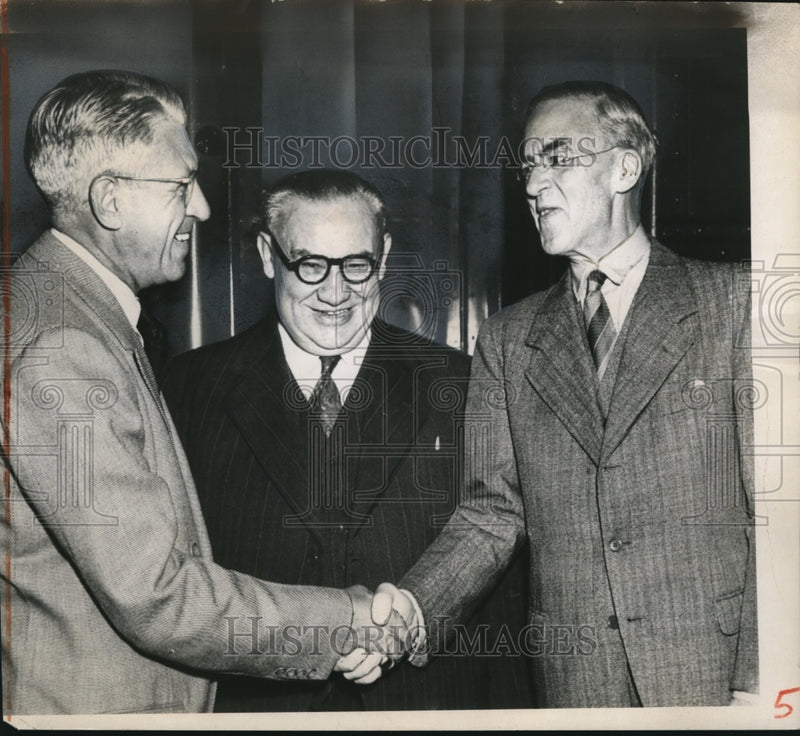 Load image into Gallery viewer, 1949 Press Photo Prominent People Attending Financial Conferences
