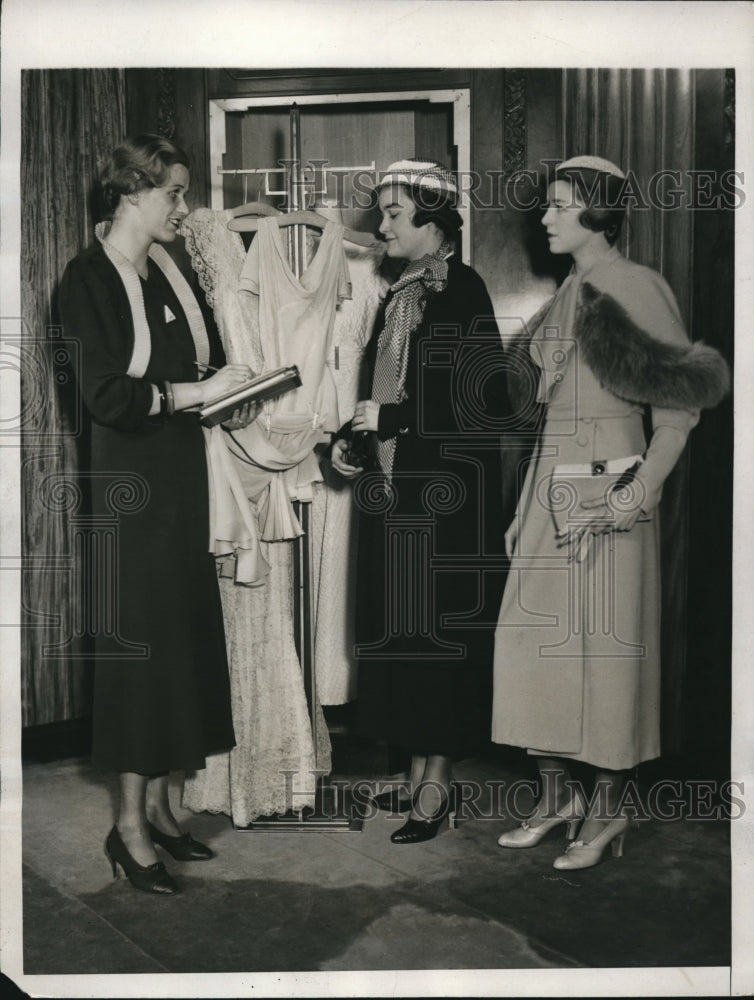 1933 Press Photo Mrs. Curtis Dall, Miss Jane Harriman and Miss Margaret Stoble
