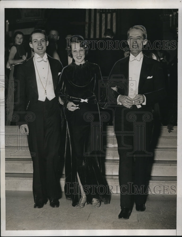 1935 Press Photo At President's Ball In Nation's Capital- Historic Images