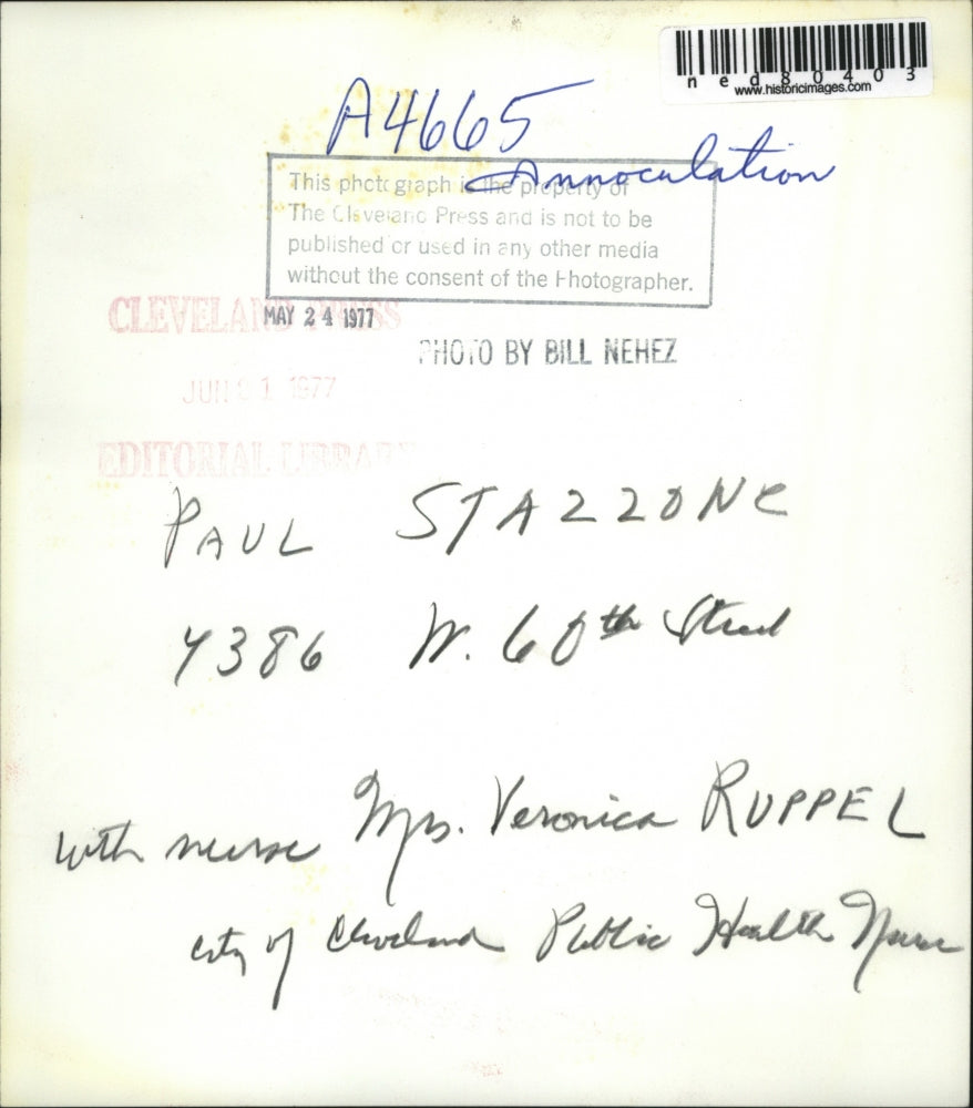 1977 Press Photo Paul Stazzone with Mrs. Veronica Ruppel, Cleveland public nurse