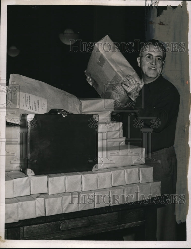 1949 Press Photo Patrick McCrystal of Election Bureau