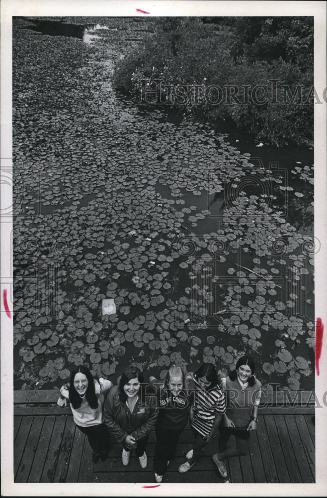 1971 Press Photo Ladies of Sunset Pond