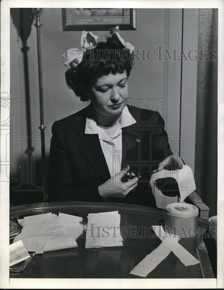 1941 Press Photo New Hair do w/o hair pins- Historic Images