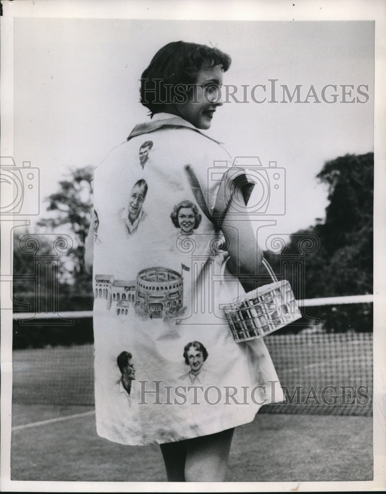 1953 Press Photo Tennis players faces from the fabric of Gloria Butler's coat