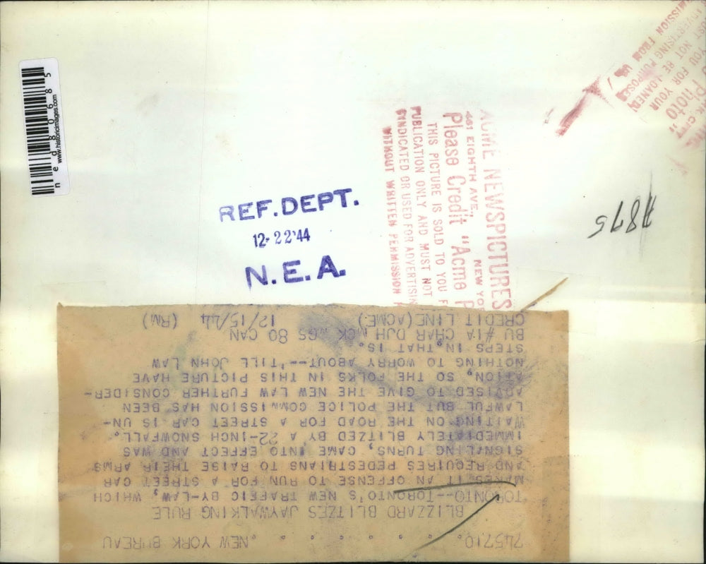 1944 Press Photo Toronto new traffic by law which makes it an offense to run