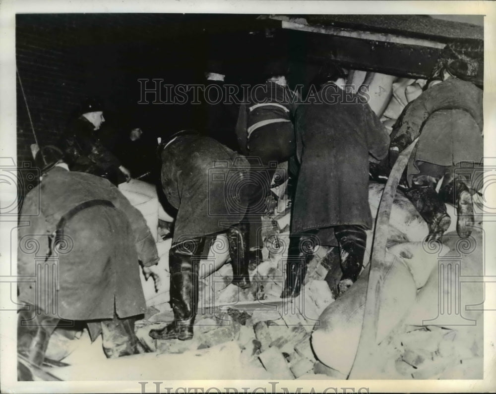 1941 Press Photo The Omar Labonte Seed Cleaner Plant after an explosion