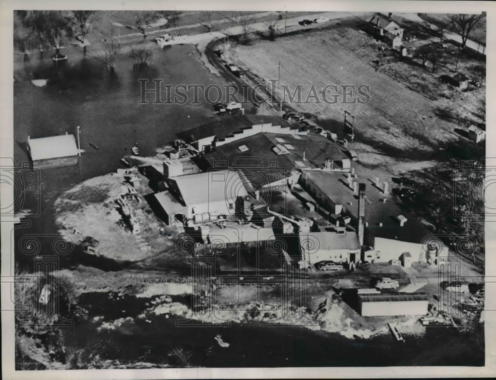 1952 Press Photo Madison Wisc aerial view of Mississippi flood waters creeping