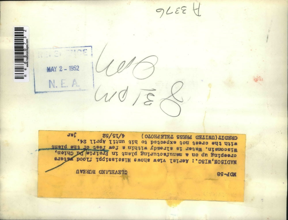 1952 Press Photo Madison Wisc aerial view of Mississippi flood waters creeping