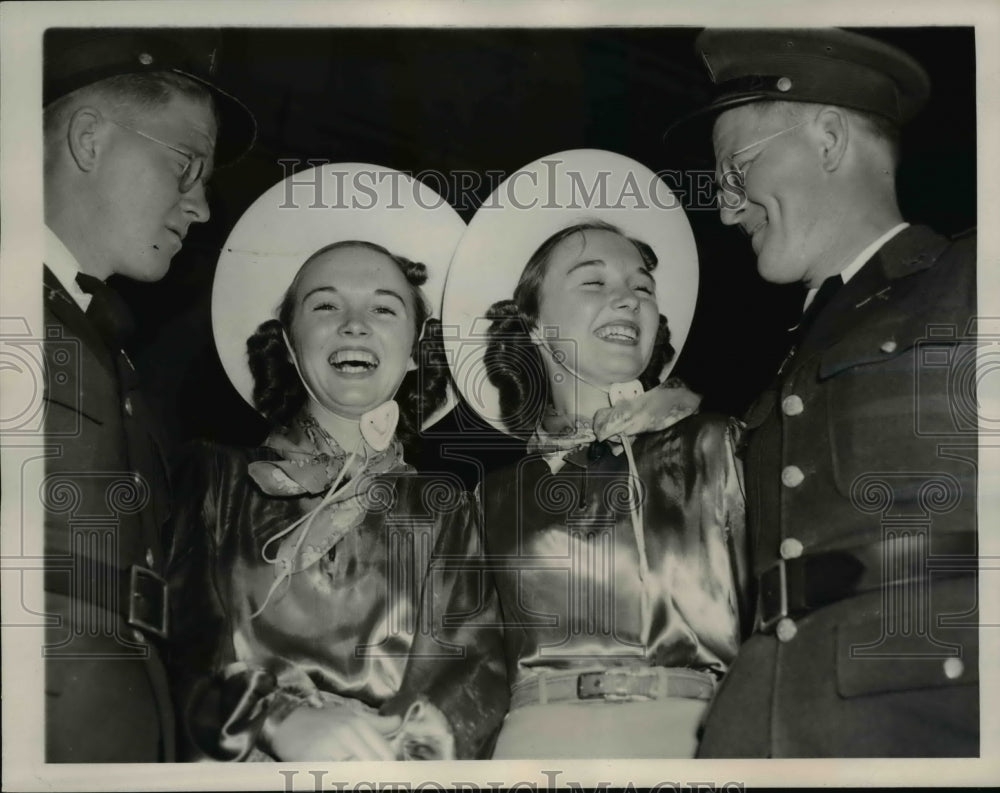 1940 Press Photo Sets of twins, Annette and Janette Tucker with Alden & Walden